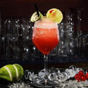 Коктейль Дайкири — приготовление по классическому рецепту в домашних условиях. Советы по подаче и украшению